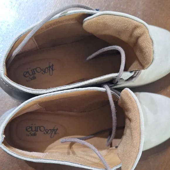 Women's Taupe Heeled Boots - Picture 7 of 7